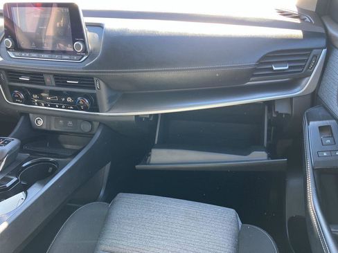 Used 2023 Nissan Rogue SV image 15