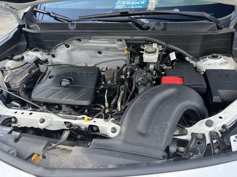 Used 2020 Buick Encore GX Essence w/ Experience Buick Package AWD/4WD image 9