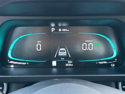 Used 2025 Hyundai Elantra Blue image 24