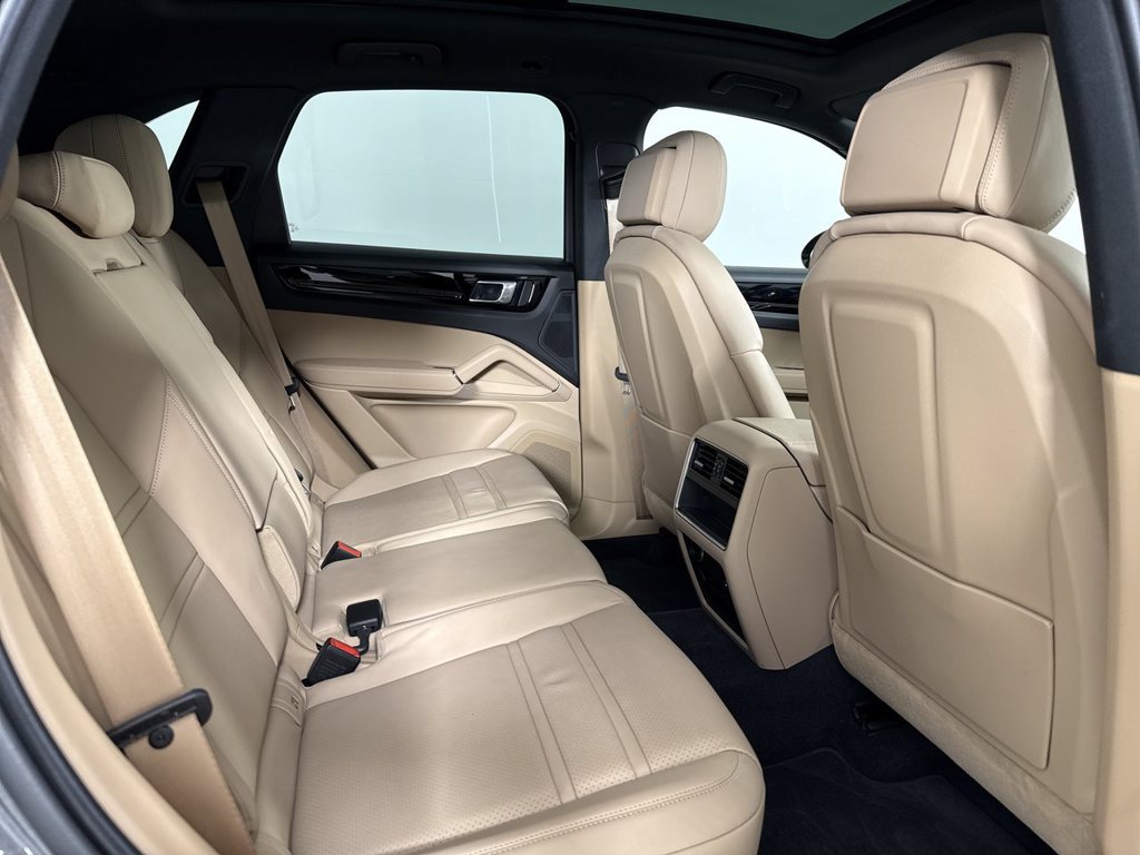 Certified 2023 Porsche Cayenne AWD/4WD image 25