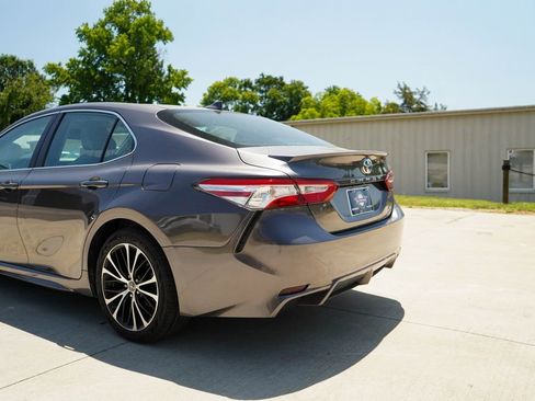 Used 2019 Toyota Camry SE FWD image 21