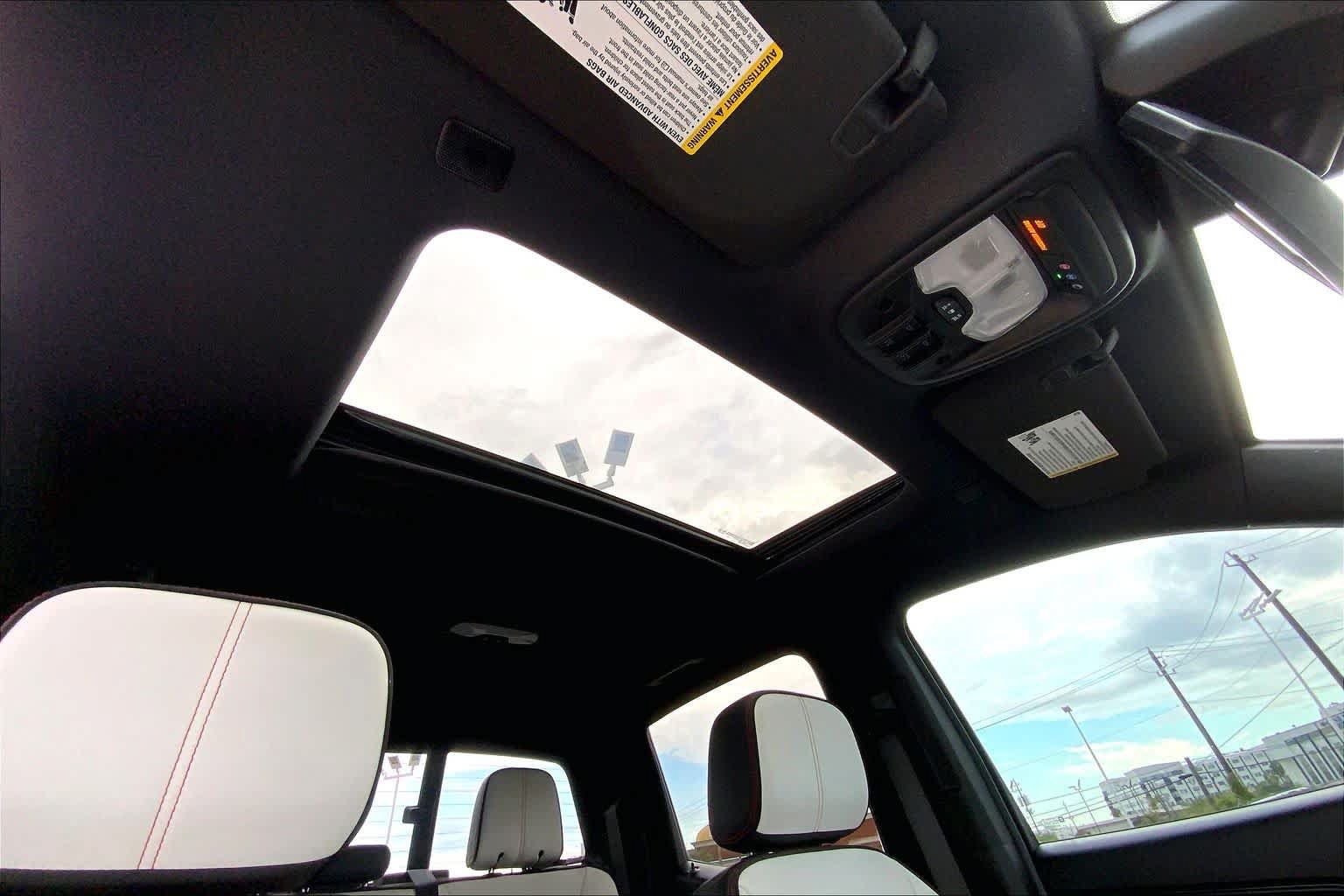 Used 2024 GMC Canyon AT4X AWD/4WD image 14