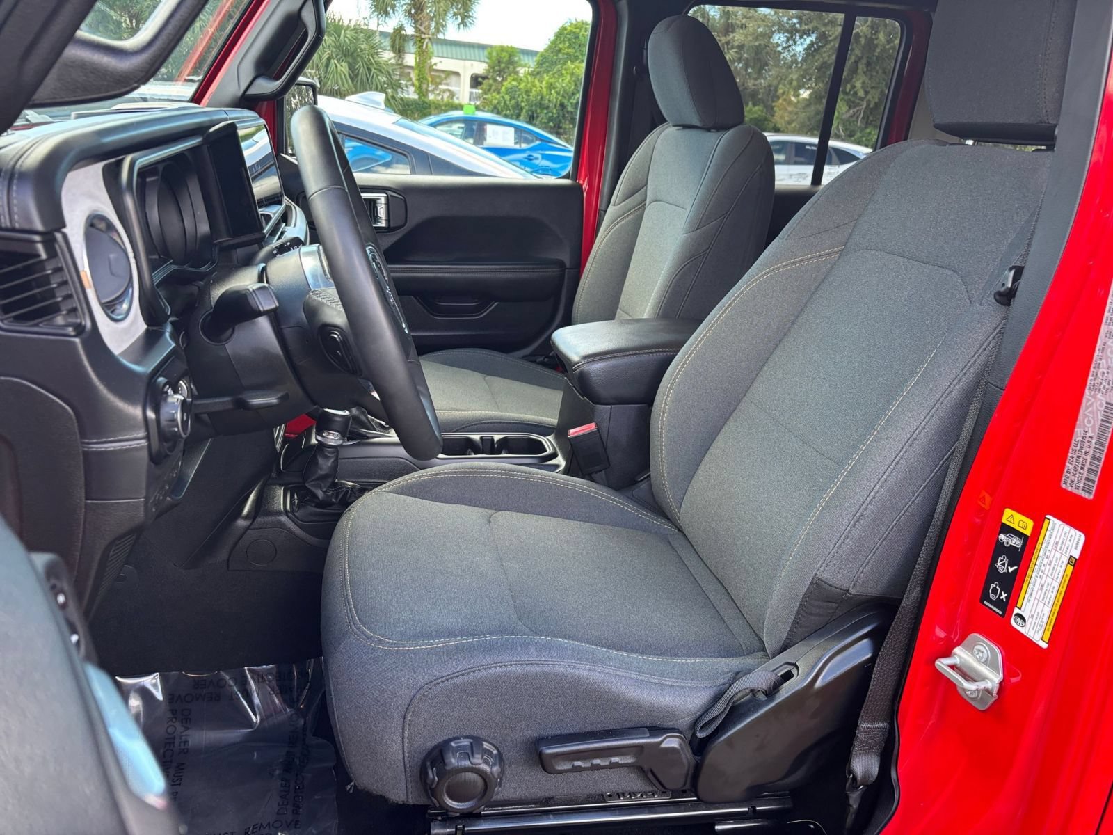 Used 2025 Jeep Wrangler Unlimited Sahara AWD/4WD image 37