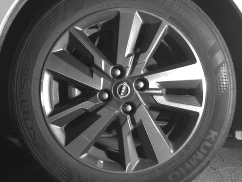Used 2025 Nissan Versa SV FWD image 12