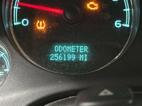 Used 2008 Chevrolet Suburban LT w/ LT Preferred Equipment Group AWD/4WD image 13