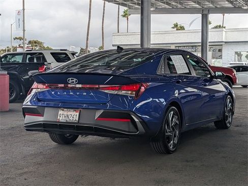 Used 2025 Hyundai Elantra Sport image 4