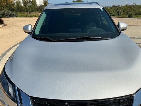 Used 2023 Nissan Rogue SV w/ SV Premium B Package image 4