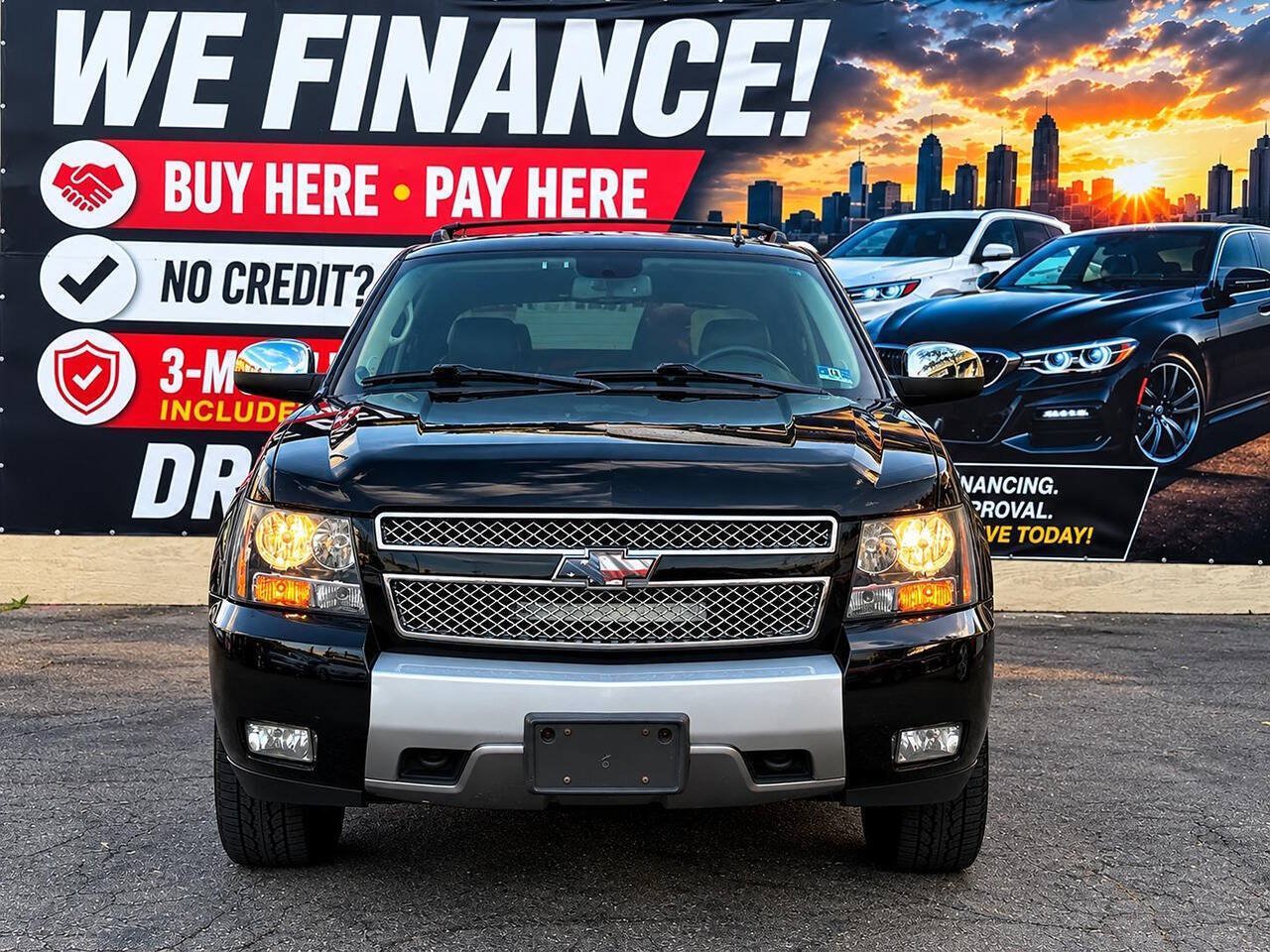 Used 2012 Chevrolet Avalanche LT w/ Suspension Package, Off-Road AWD/4WD image 2