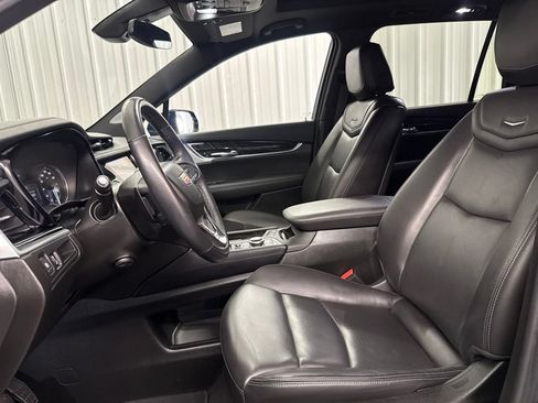 Certified 2025 Cadillac XT6 Premium Luxury FWD image 8