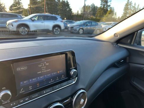 Used 2025 Nissan Sentra S image 33