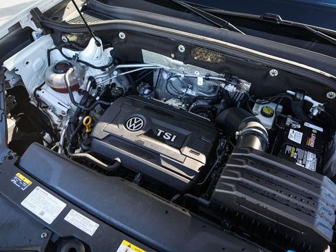 Used 2022 Volkswagen Atlas Cross Sport SE image 34