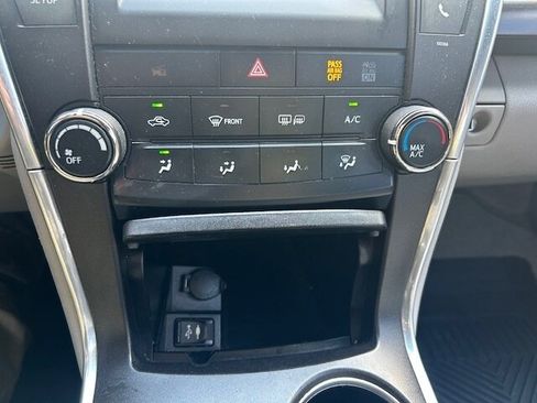Used 2015 Toyota Camry LE FWD image 9