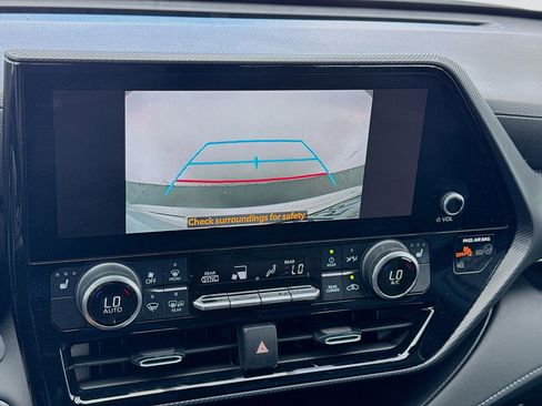 Used 2024 Toyota Highlander XSE image 10