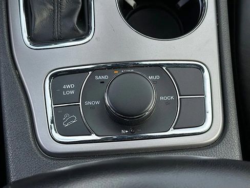 Used 2022 Jeep Grand Cherokee Limited w/ Technology Group image 26