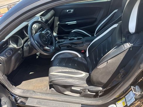 Used 2020 Ford Mustang Coupe RWD image 4