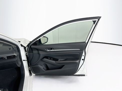 Used 2024 Nissan Altima 2.5 SR FWD image 30