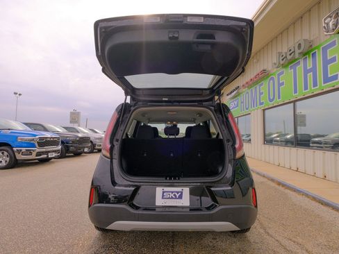 Used 2023 Kia Soul LX w/ LX Technology Package image 23