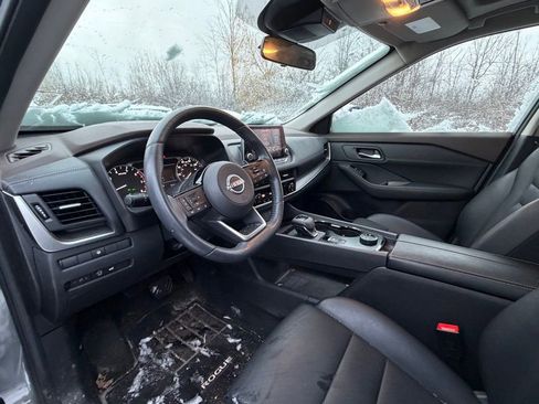 Used 2023 Nissan Rogue SV w/ SV Premium B Package image 9