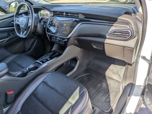 Used 2023 Chevrolet Bolt EUV LT w/ Convenience Package image 28