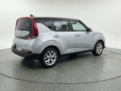 Used 2025 Kia Soul LX w/ LX Technology Package FWD image 9