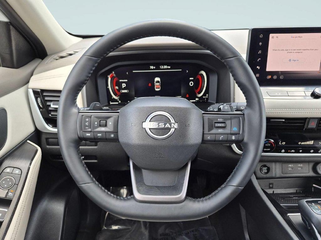 Used 2025 Nissan Rogue SL AWD/4WD image 15