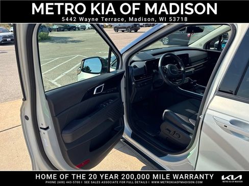 Used 2025 Kia Carnival SX Prestige FWD image 11