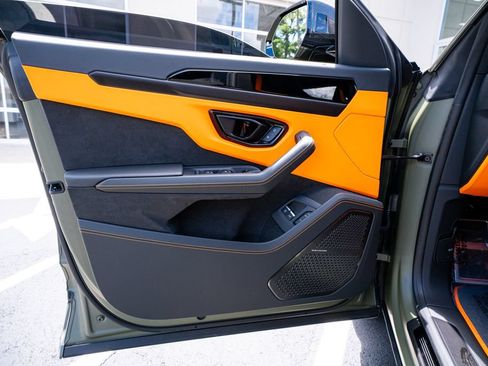 Used 2025 Lamborghini Urus SE AWD/4WD image 29