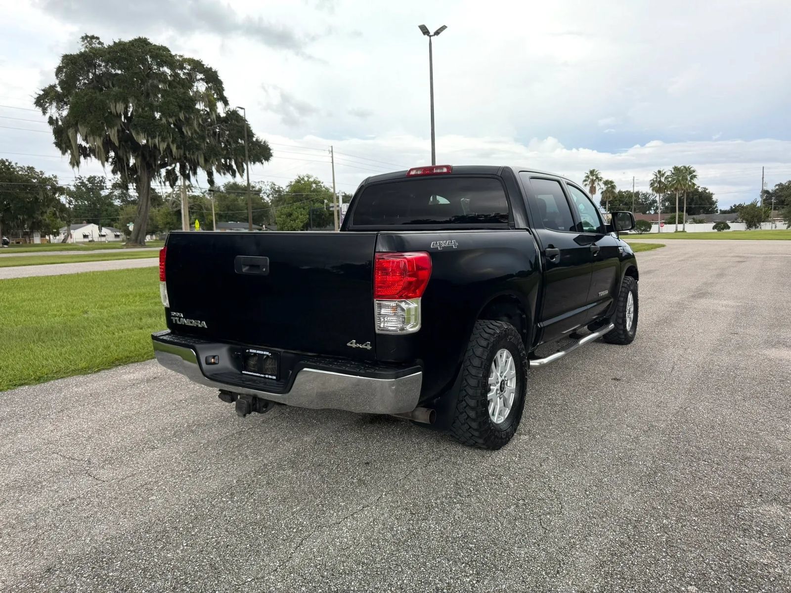 Used 2013 Toyota Tundra 4x4 CrewMax w/ Tow Pkg image 5