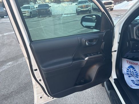 Used 2023 Toyota Tacoma TRD Sport image 6