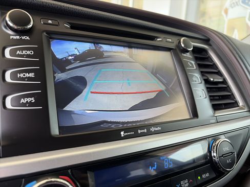 Used 2017 Toyota Highlander Plus image 30