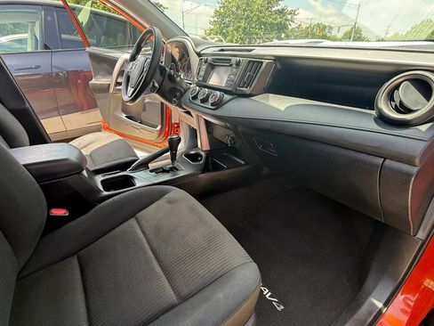 Used 2016 Toyota RAV4 LE AWD/4WD image 12