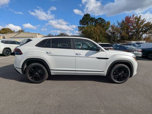 New 2026 Volkswagen Atlas Cross Sport SEL R-Line image 2