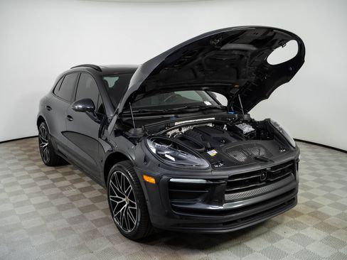 Used 2023 Porsche Macan AWD/4WD image 33