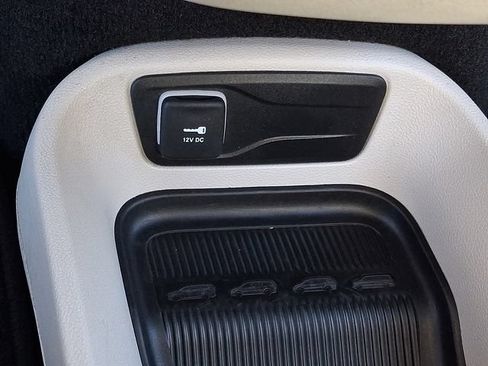 Used 2024 Chrysler Pacifica Touring-L FWD image 28