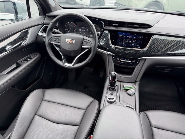 Used 2024 Cadillac XT6 Premium Luxury w/ LPO, Floor Liner Package AWD/4WD image 4