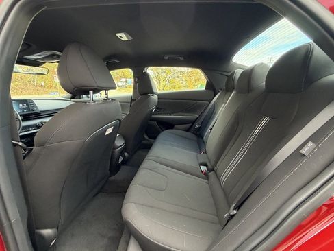 Certified 2025 Hyundai Elantra Sport image 9
