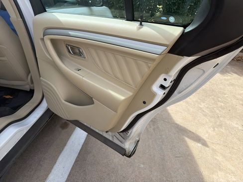 Used 2014 Ford Taurus SEL w/ Equipment Group 201A image 9