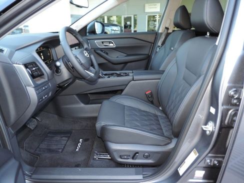 New 2026 Nissan Rogue Platinum image 19