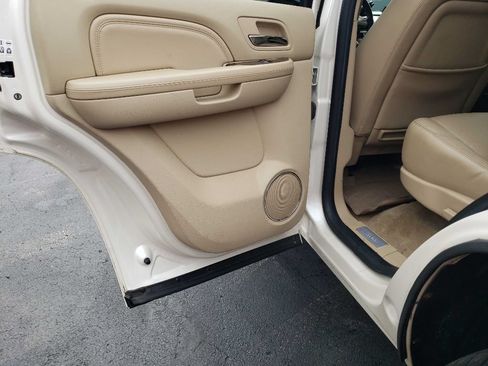 Used 2014 Cadillac Escalade Premium AWD/4WD image 34