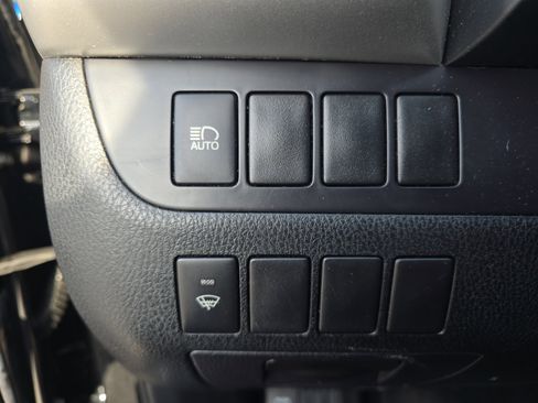 Used 2018 Toyota Highlander LE FWD image 26