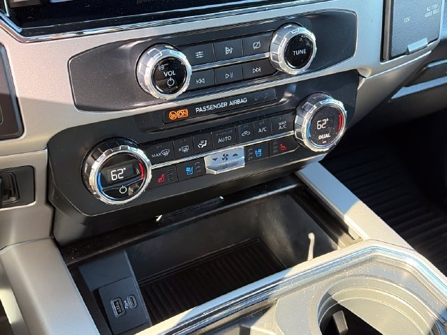 Used 2022 Ford F450 Lariat w/ Lariat Value Package AWD/4WD image 23
