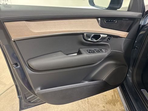 New 2026 Volvo XC90 T8 Plus w/ Protection Package Premier image 17