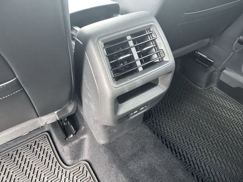 New 2025 Volkswagen Tiguan SE R-Line image 28