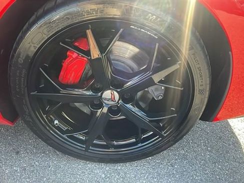 Used 2021 Chevrolet Corvette Stingray Coupe w/ Z51 Performance Package image 27