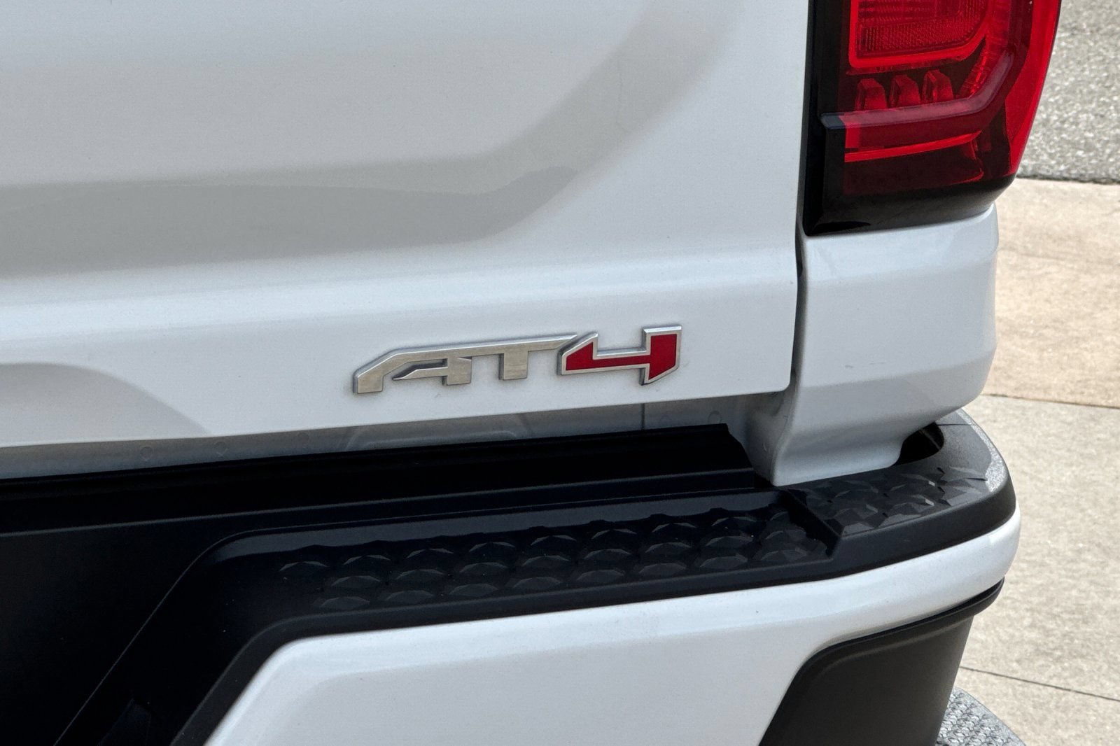 Certified 2023 GMC Canyon AT4 w/ AT4 Premium Package AWD/4WD image 27