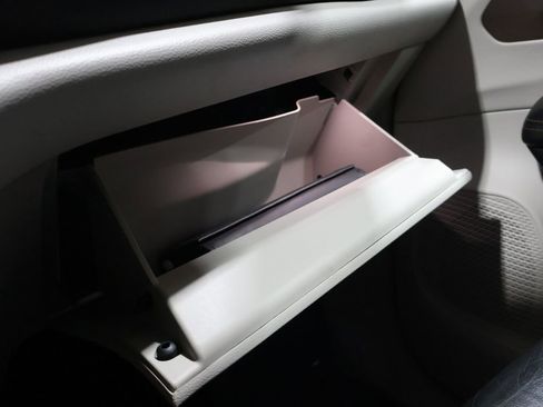 Used 2017 Chrysler Pacifica Touring-L image 30