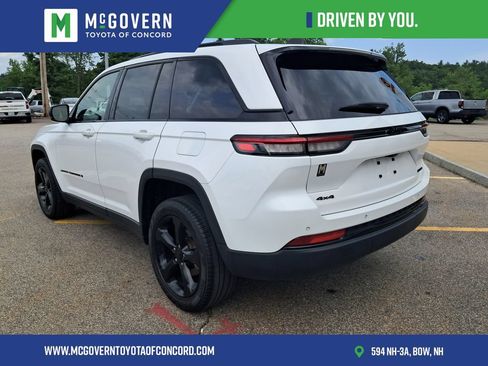 Used 2023 Jeep Grand Cherokee Limited w/ Black Appearance Package AWD/4WD image 7