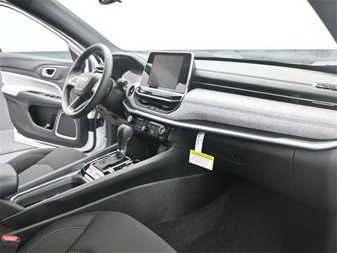 Used 2025 Jeep Compass Sport w/ Mopar Graphics Package image 12