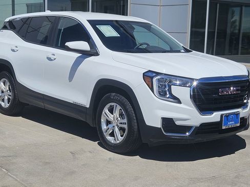 Used 2024 GMC Terrain SLE FWD image 1