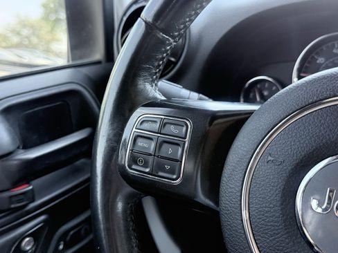 Used 2018 Jeep Wrangler Unlimited Rubicon image 62